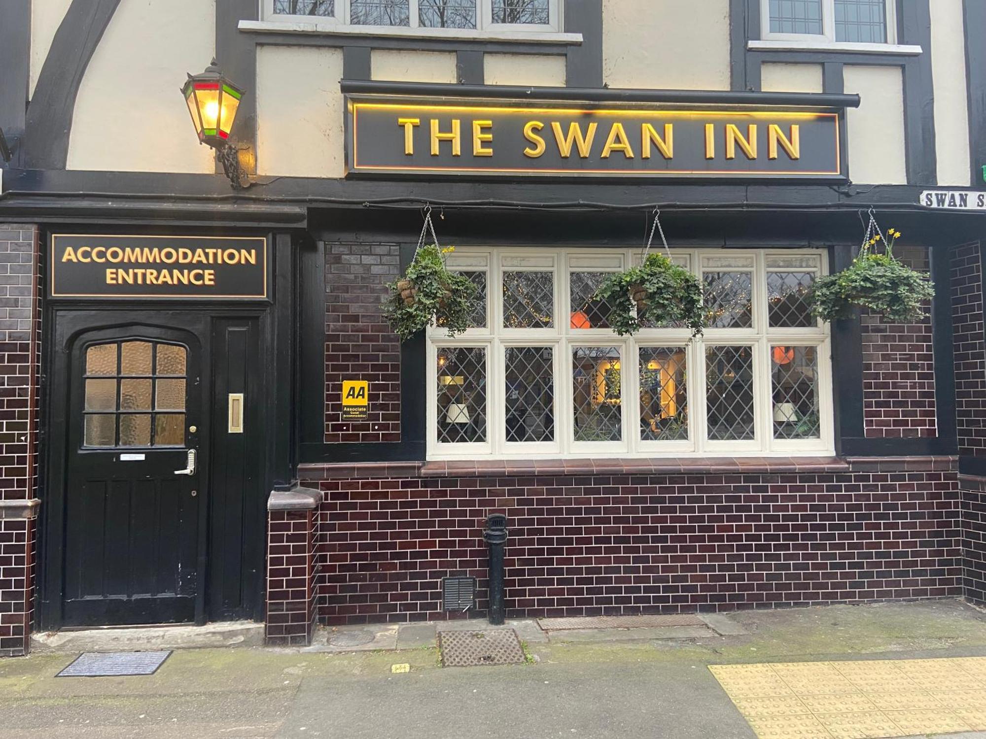 The Swan Inn Pub Isleworth Exterior photo